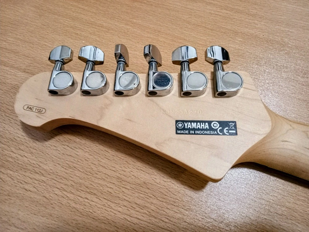 Yamaha Pacifica 012 (Prodáno)