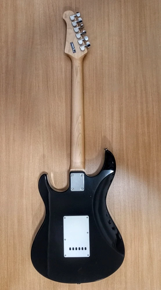 Yamaha Pacifica 012 (Prodáno)